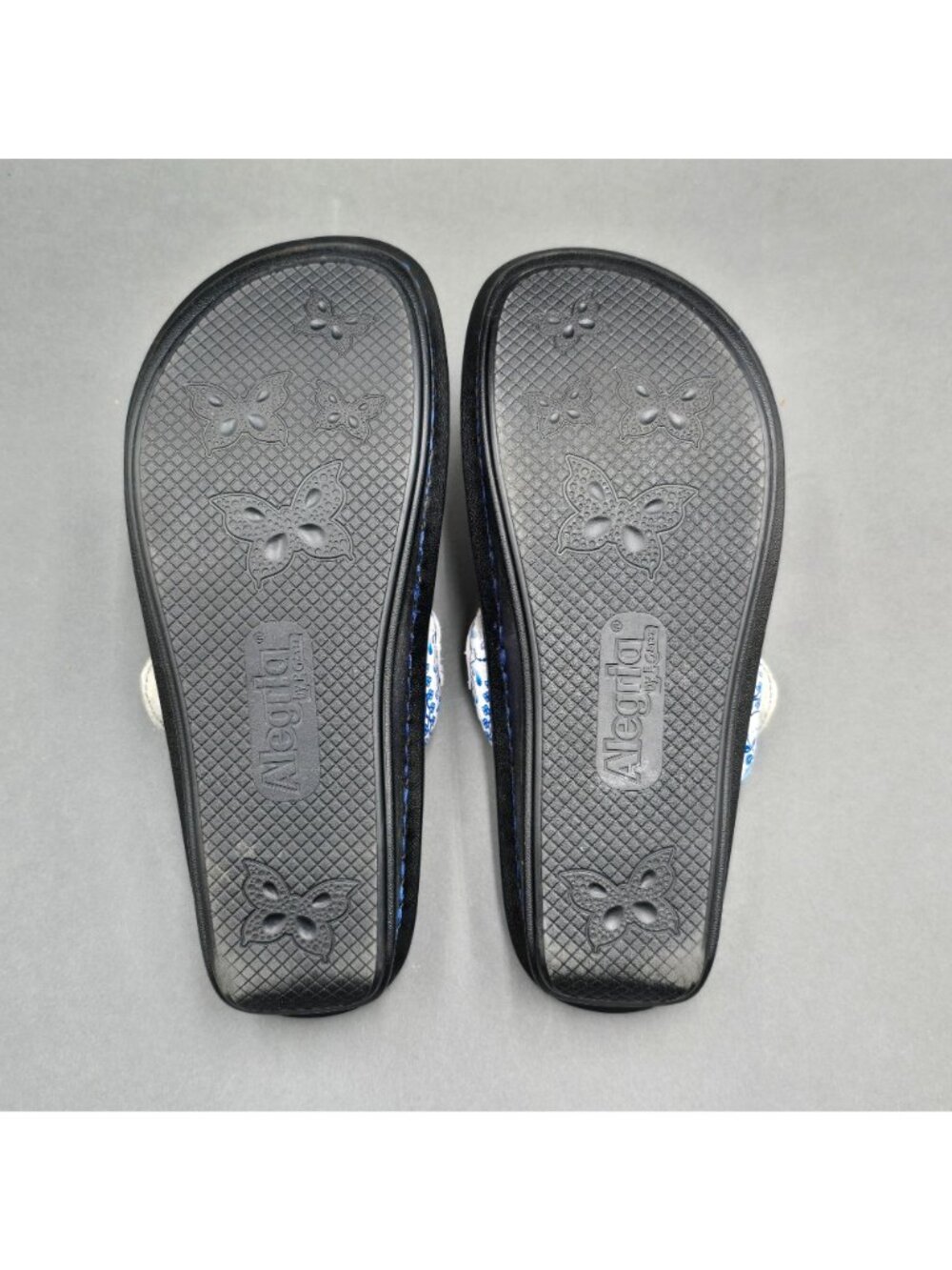 Alegria Peggy Wedge Slip On Sandals Size 37 Blue White Floral Rhinestone Buckle - Picture 7 of 12